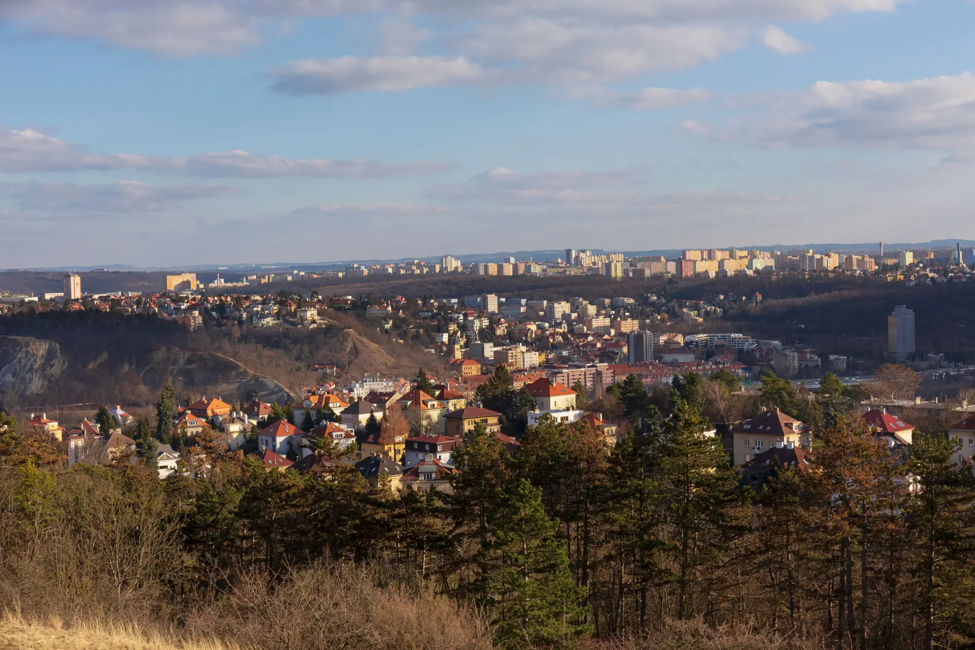 Pohled z vyhlídky na Prahu