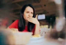 Žena v restauraci.