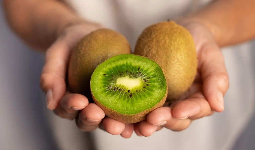 Kiwi je neuvěřitelně zdravé ovoce. 