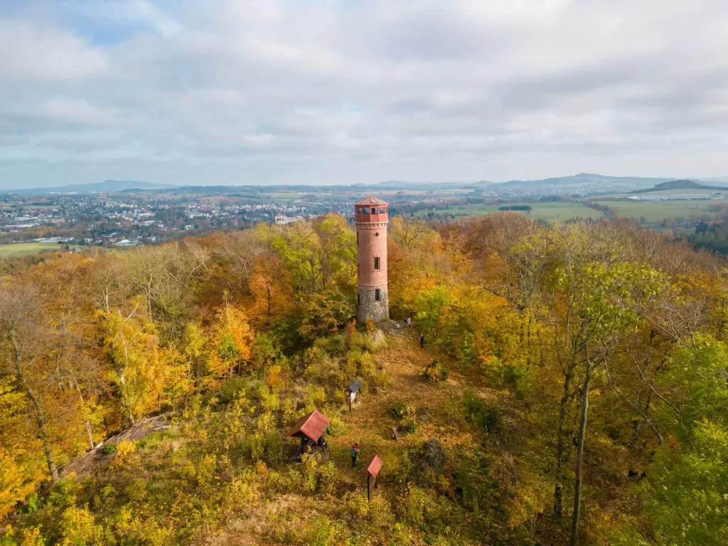 Rozhledna na Dymnikově vrcholu nedaleko města Rumburk.