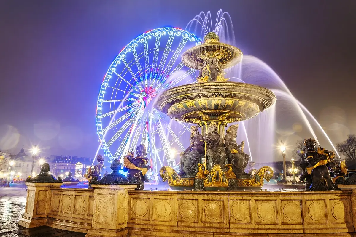 Slavné kašny 1 - SportDeník Slavná kašna na Place de la Concorde v Paříži v noci.