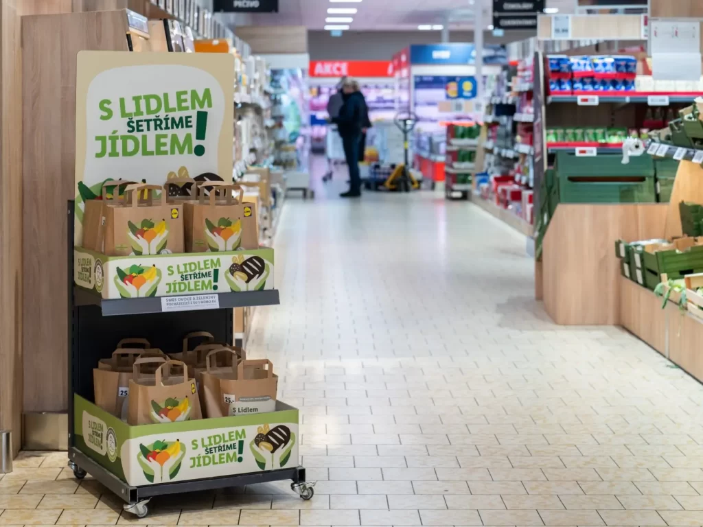 Takto vypadají stojany se zlevněným ovocem a zeleninou - SportDeník Lidl