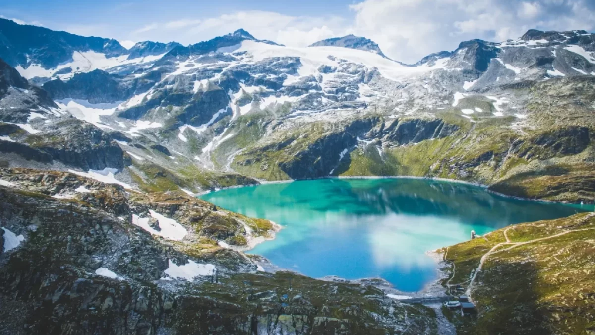 jezero v Alpách