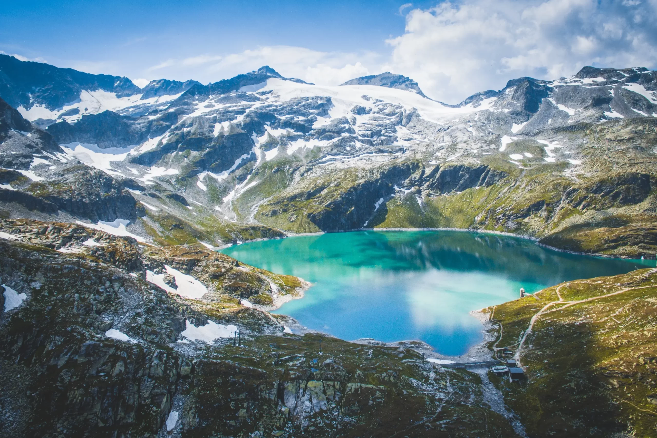 jezero v Alpách
