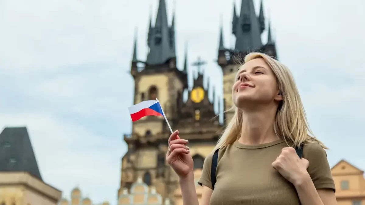 Žena s českou vlajkou