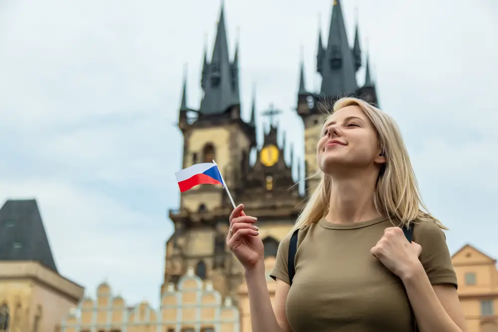 Žena s českou vlajkou