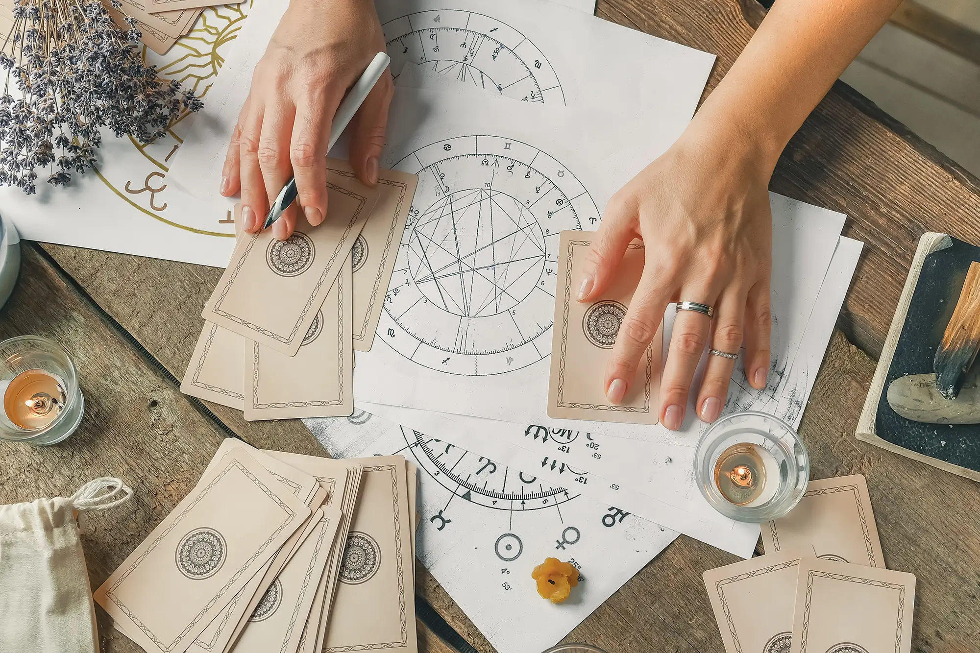 astroložka chystá horoskop