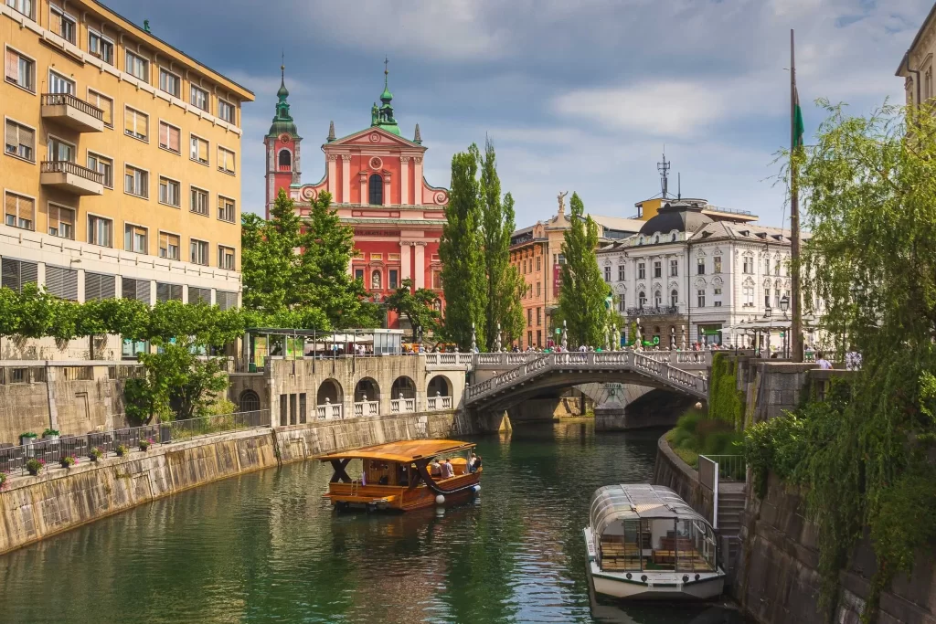 shutterstock_2526697999_optimized - SportDeník historické centrum Lublaně