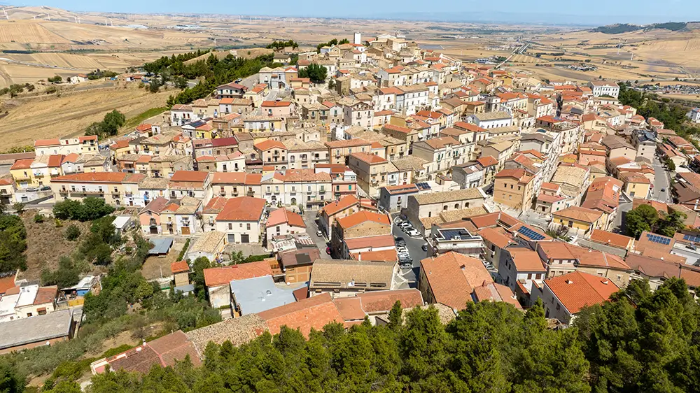 Klesající populace malých italských měst trápí celou Itálii už dlouhé roky. - SportDeník Městečko Candela v italském regionu Puglia