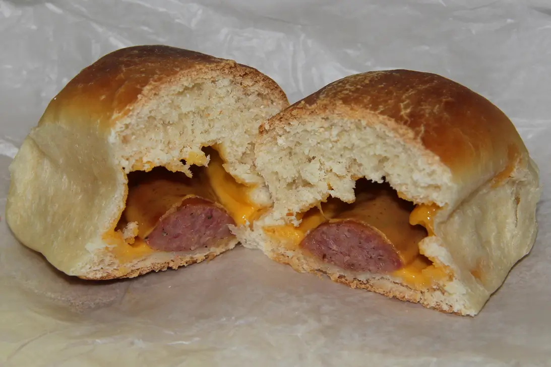 Klobasnek_with_cheese_little_czech - SportDeník Klobásník
