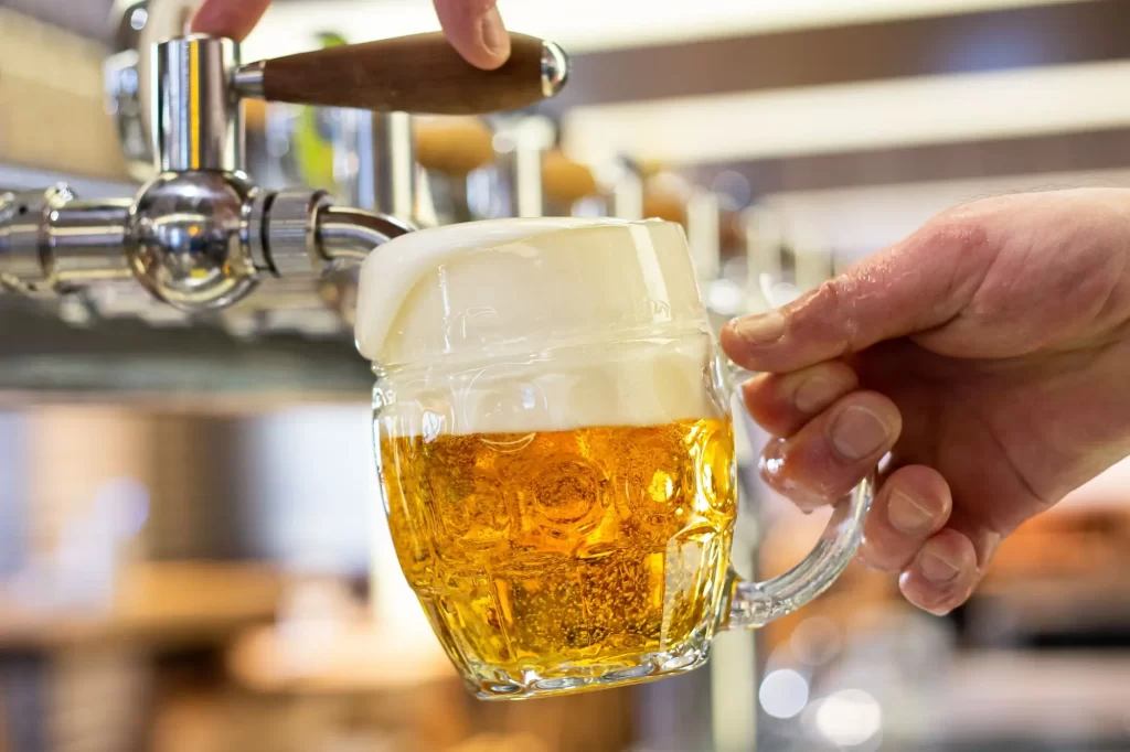Shutterstock_1422439118 - SportDeník Točení piva