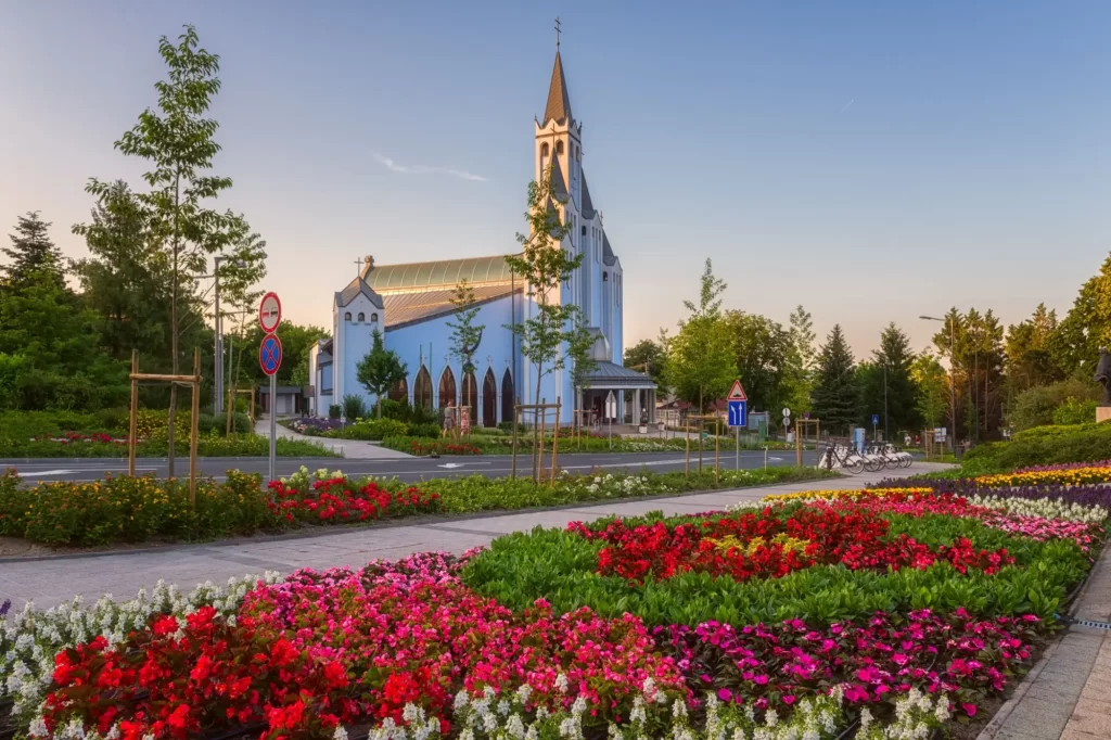 Shutterstock_2357357687 - SportDeník V Hevízu je toho mnoho k vidění.