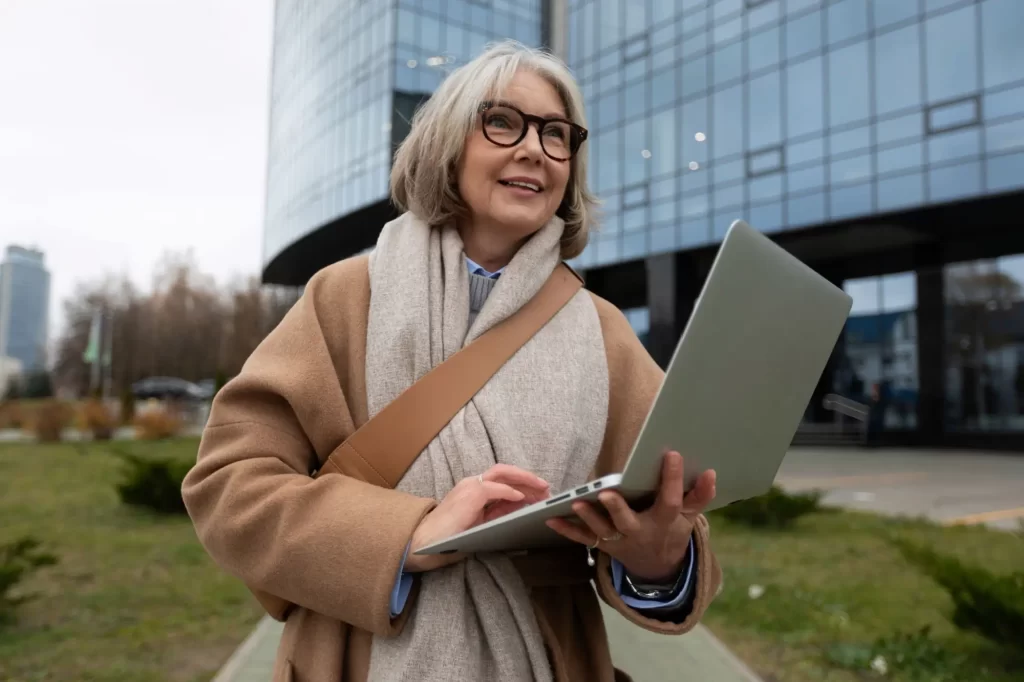 - SportDeník seniorka s notebookem