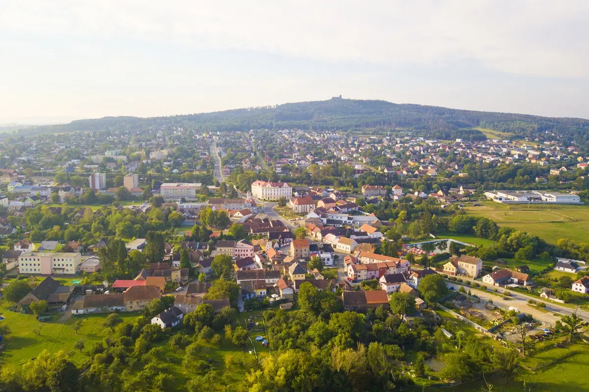 Hrad Radyně a pohled na město Starý Plzenec 