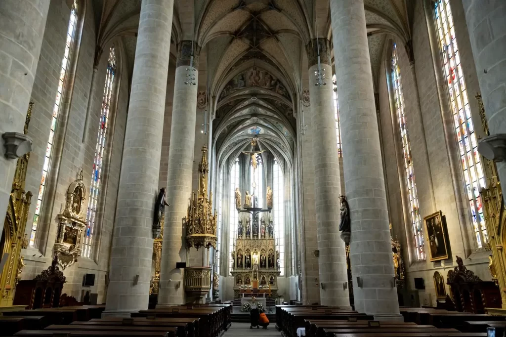 Katedrála sv. Bartoloměje je dechberoucí - SportDeník Katedrála sv. Bartoloměje
