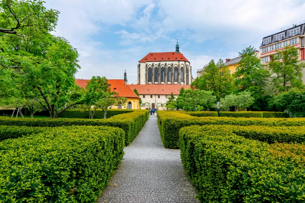 shutterstock_1627432402_optimized - SportDeník Františkánská zahrada