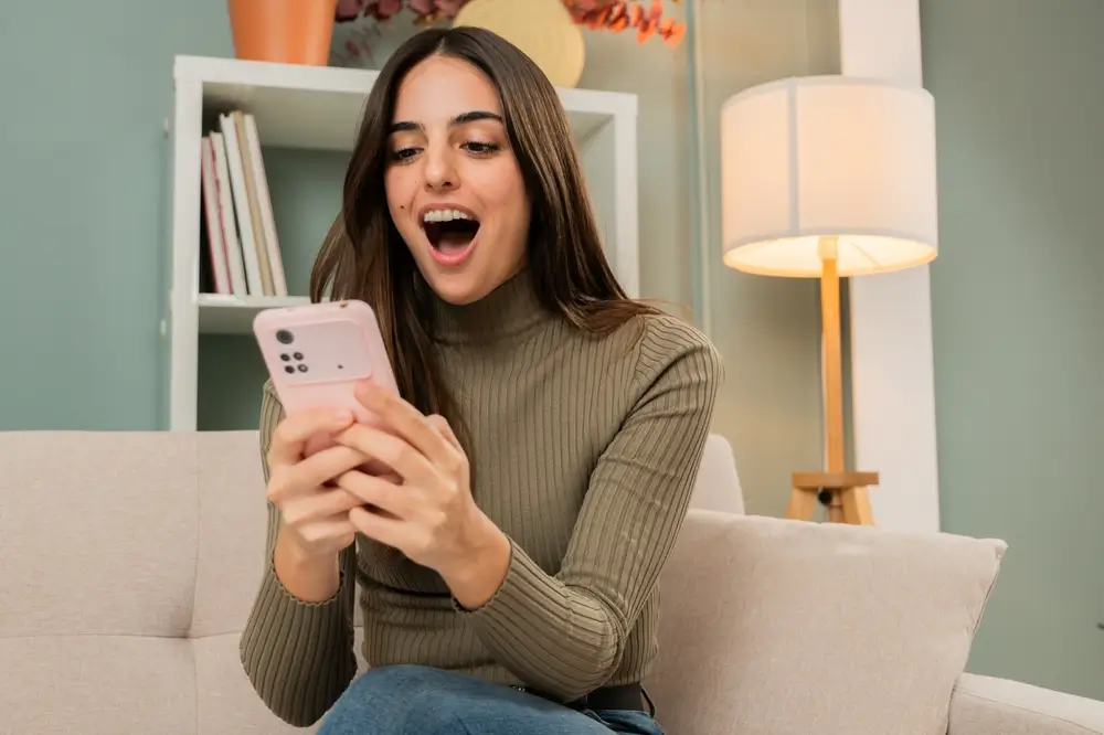 - SportDeník žena u telefonu