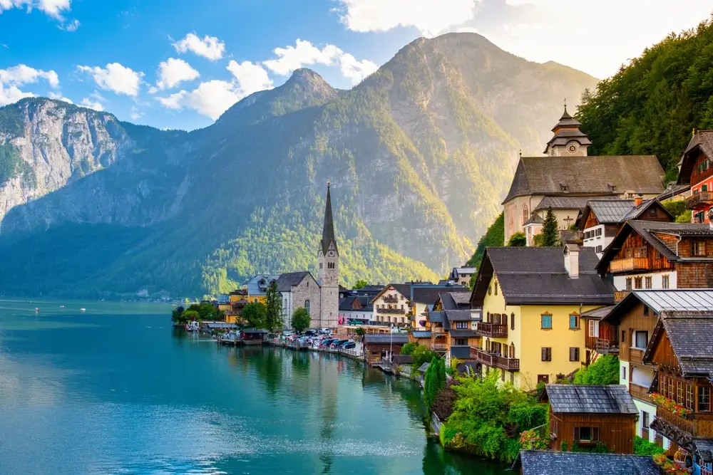 Hallstatt - SportDeník Češi ho mají za rohem, ale radši jezdí k Balatonu. Nejkrásnější jezero světa jim uniká.Foto:Shutterstock