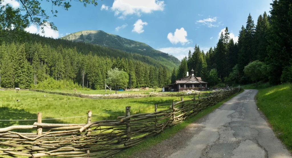 shutterstock_450114403_optimized - SportDeník pohled na Studniční horu