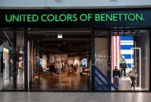 Pohled na vstup do jedné ze zahraničních prodejen italské firmy Benetton