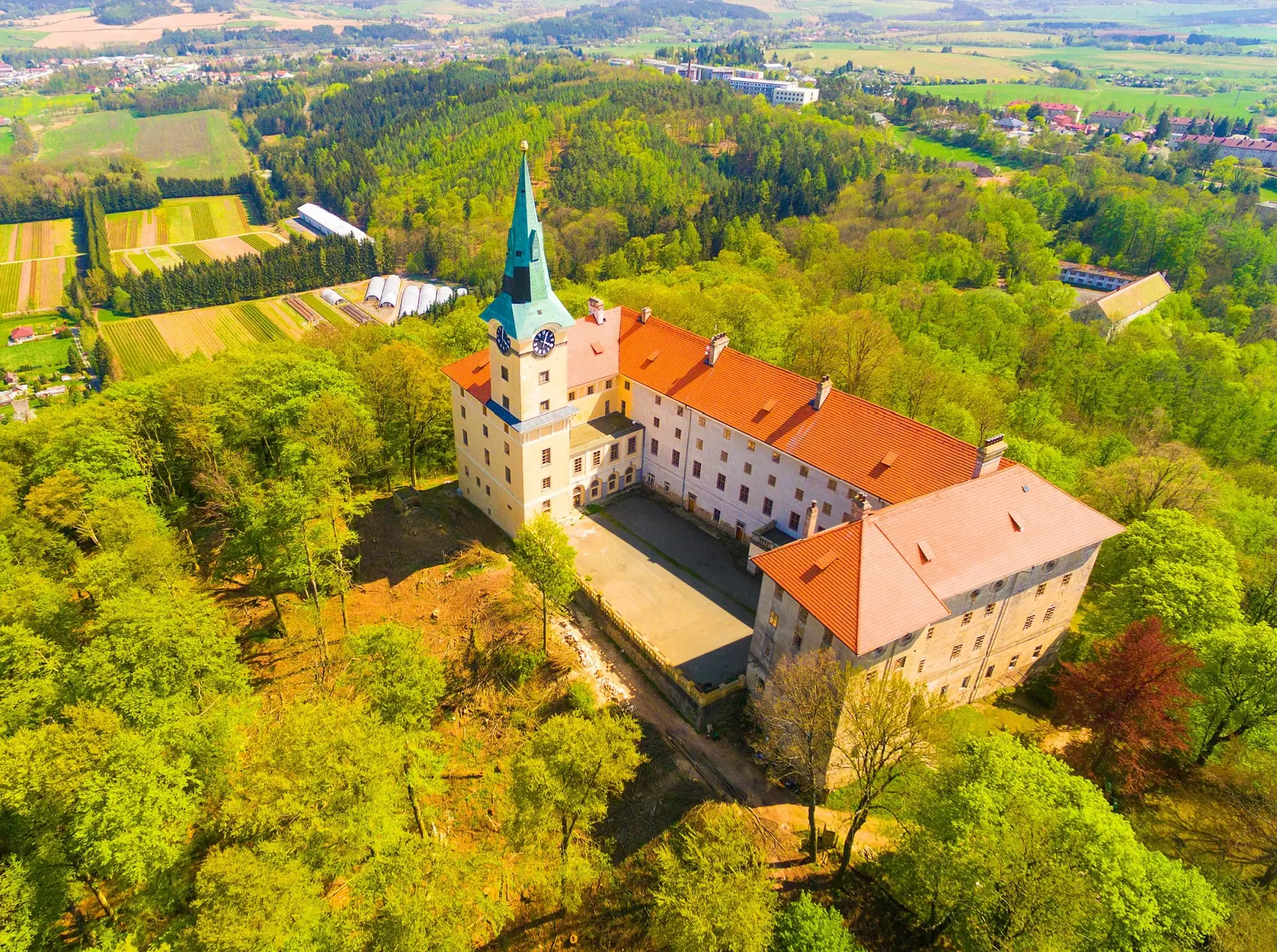 Pohled na zámek Zelená hora