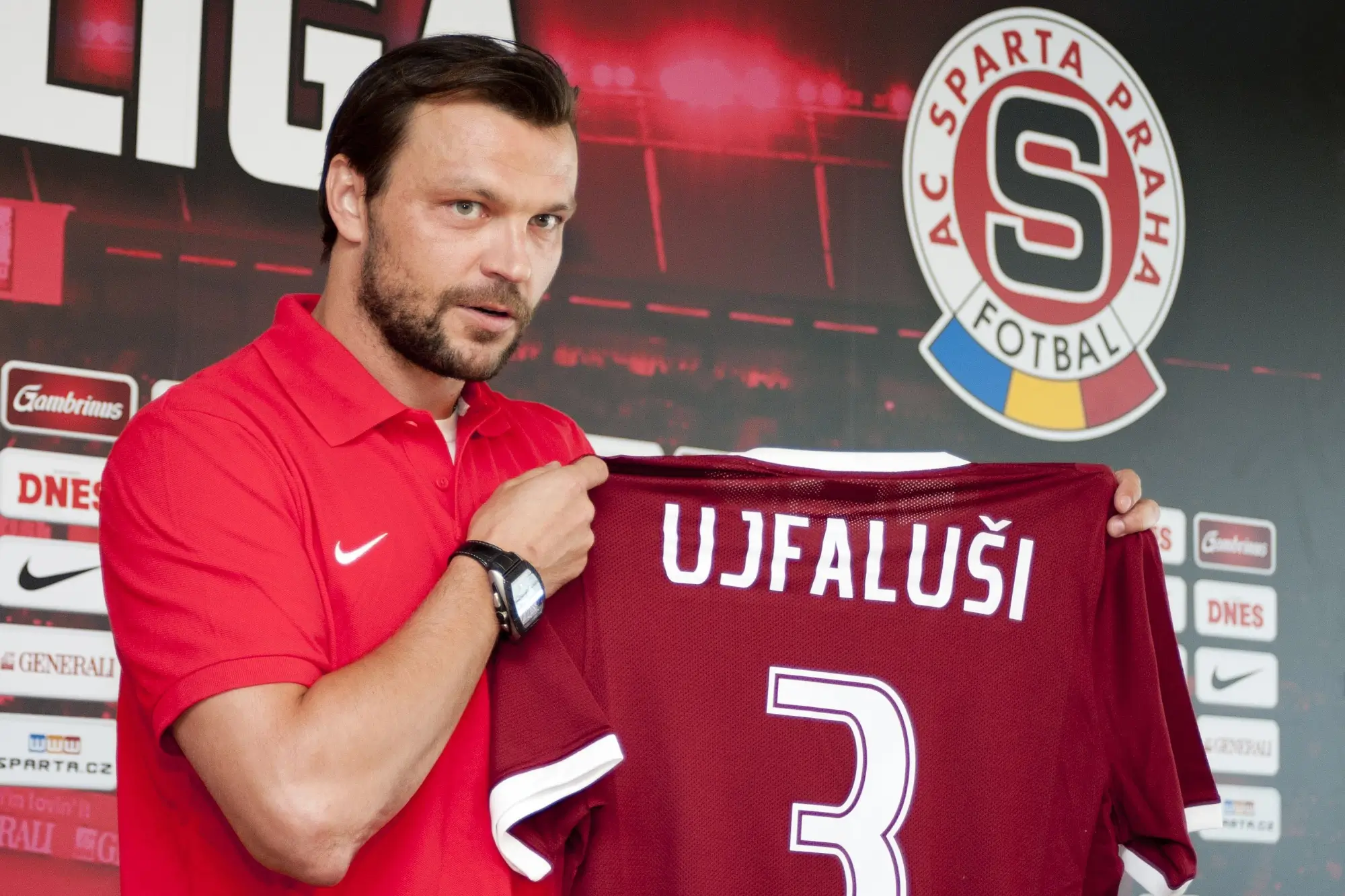 Shutterstock_149973323 - SportDeník Fotbalista Tomáš Ujfaluši