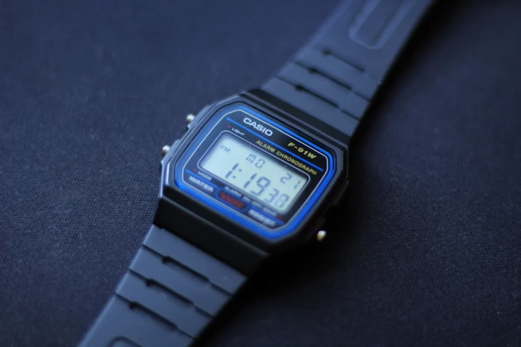 Shutterstock_1732033714 - SportDeník Černé digitální hodinky Casio