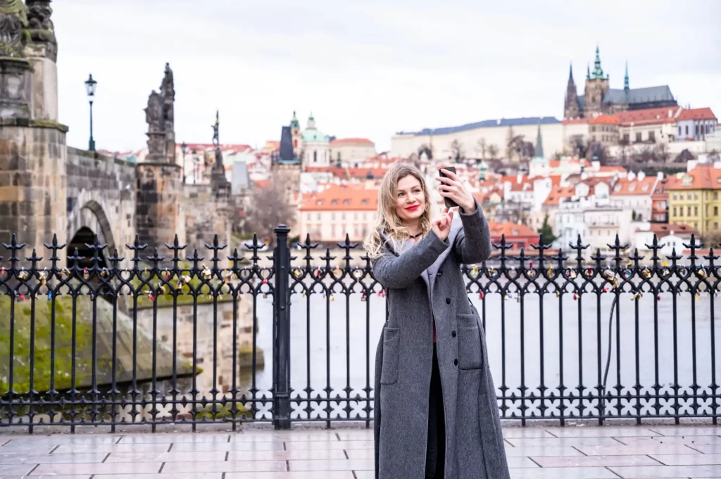 Shutterstock_2264084461 - SportDeník Čechům turisté ze zahraničí mnohdy nerozumí. Nechápou ani slangové výrazy a přísloví.