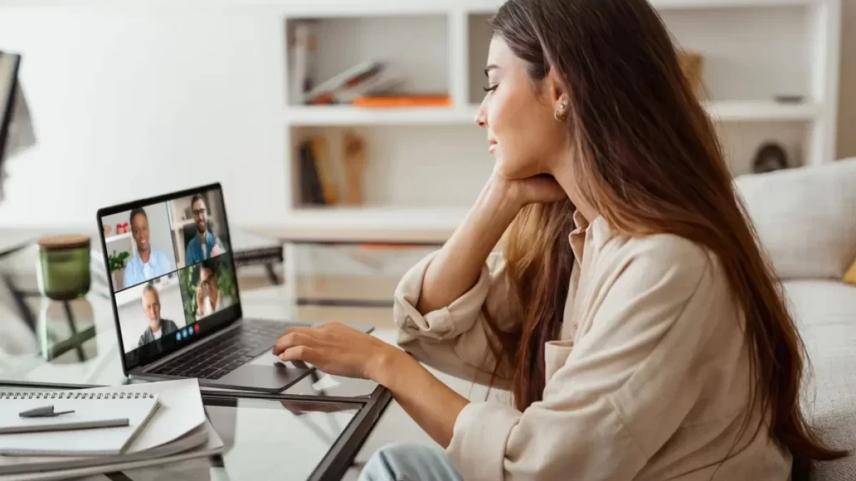 žena na home office