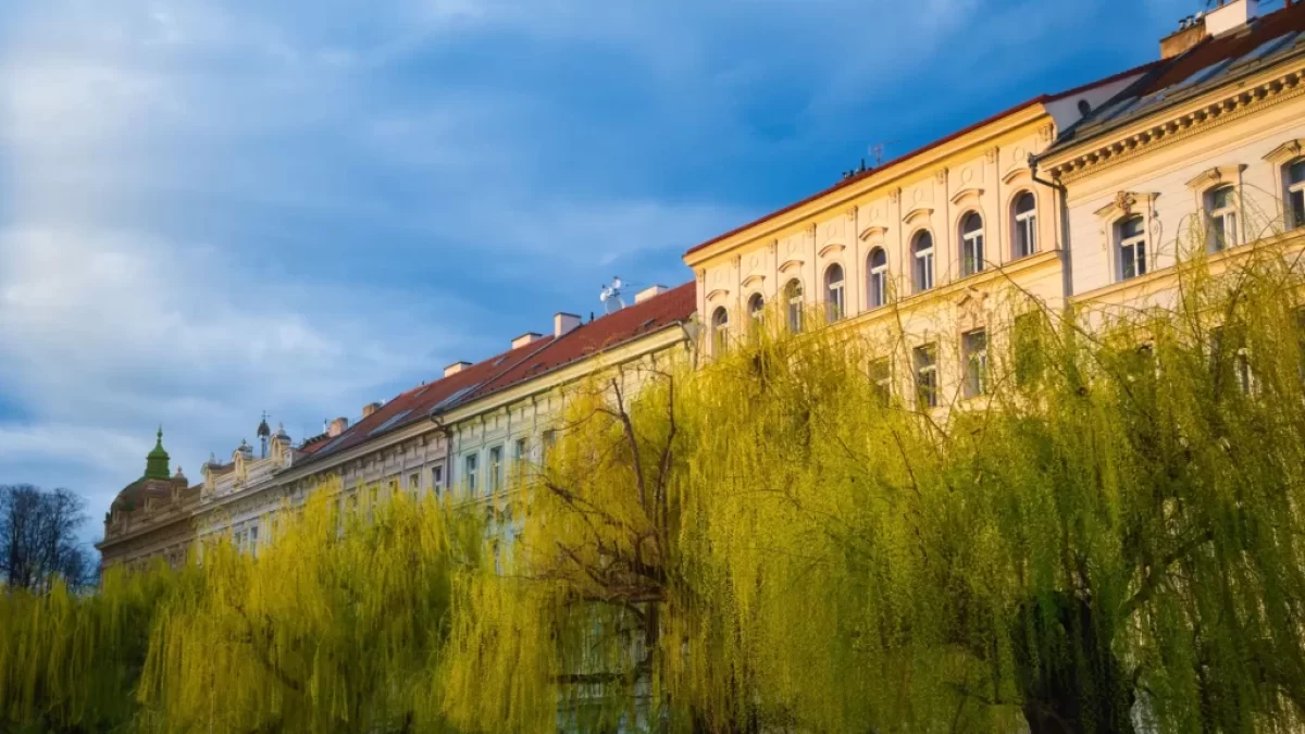 Pohled na domy v pražské čtvrti Klárov