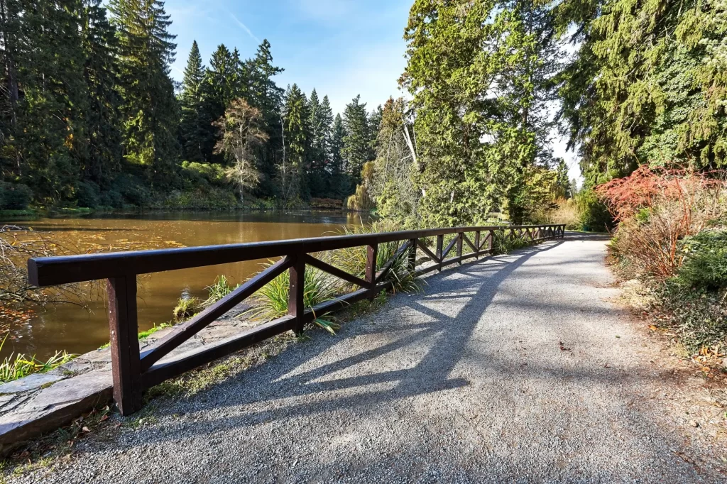 Shutterstock_2583850601 1 - SportDeník Průhonický park za jeden den celý neprojdete.