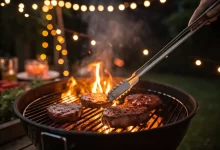 Grilování masa na uhlíkovém grilu