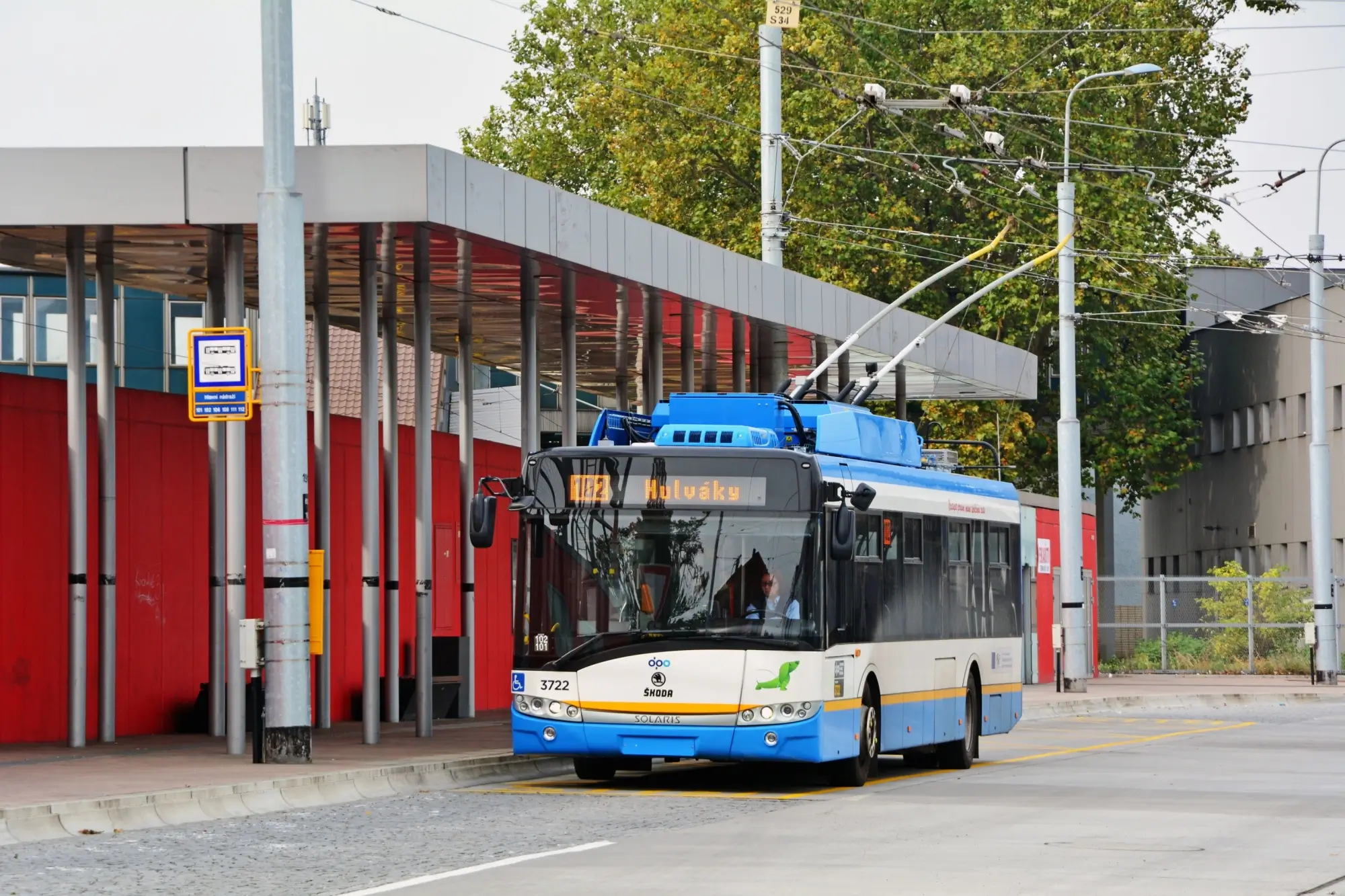 Shutterstock_440712202 - SportDeník Trolejbus v Ostravvě