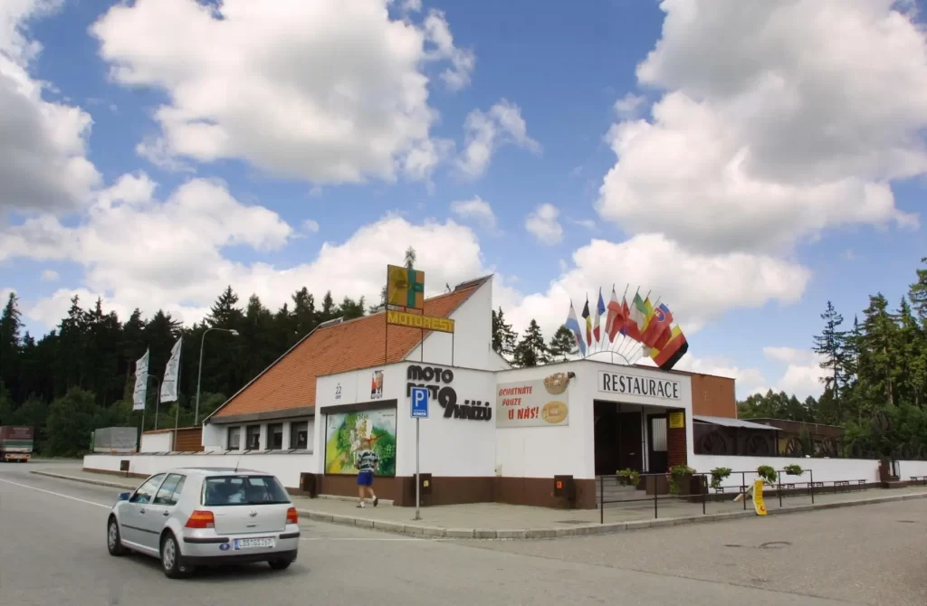 - SportDeník Motorest Devět křížů