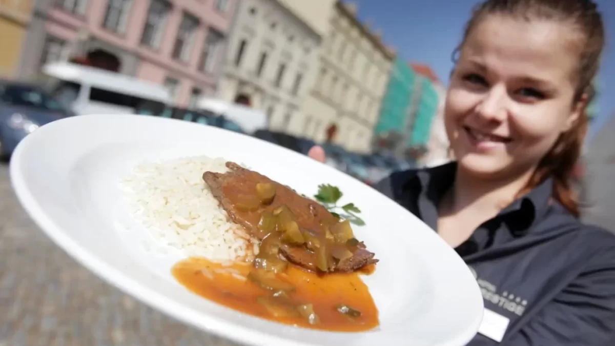 Číšnice se znojemskou roštěnou omáčkou