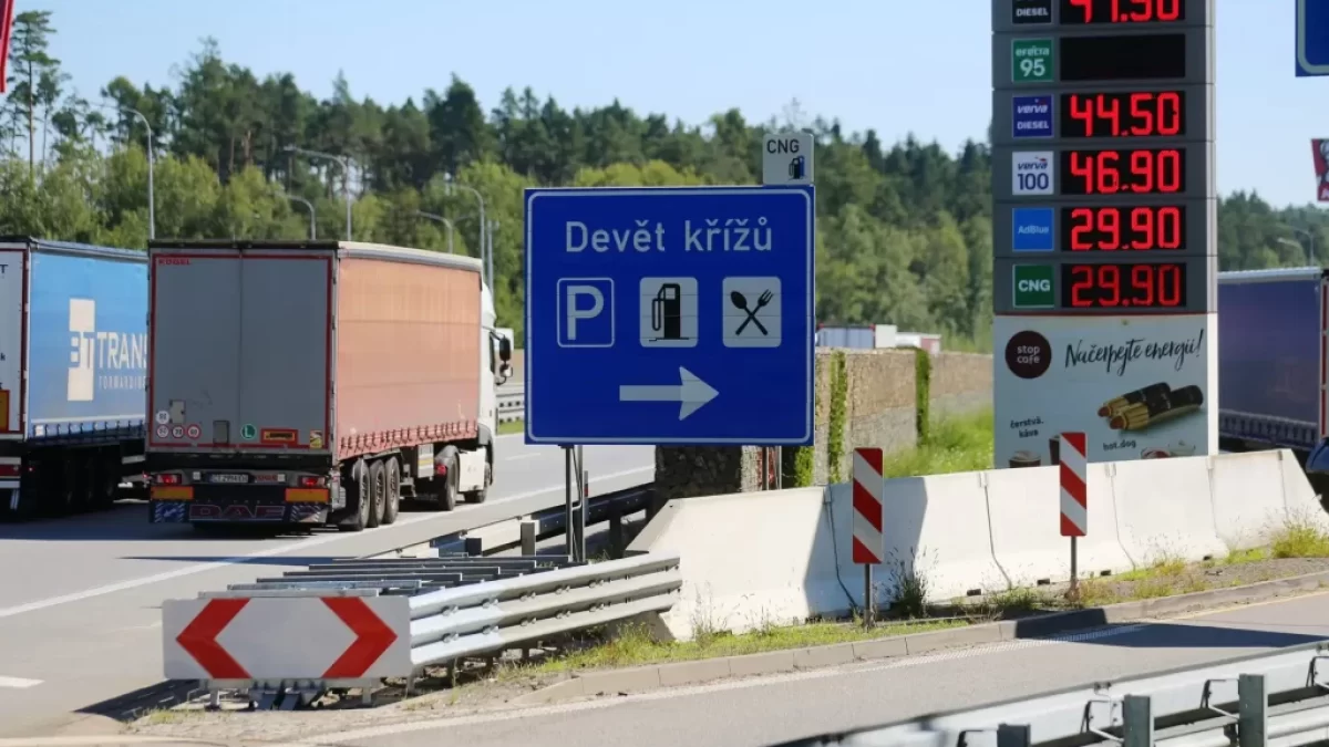 Devět křížů, směrová tabule