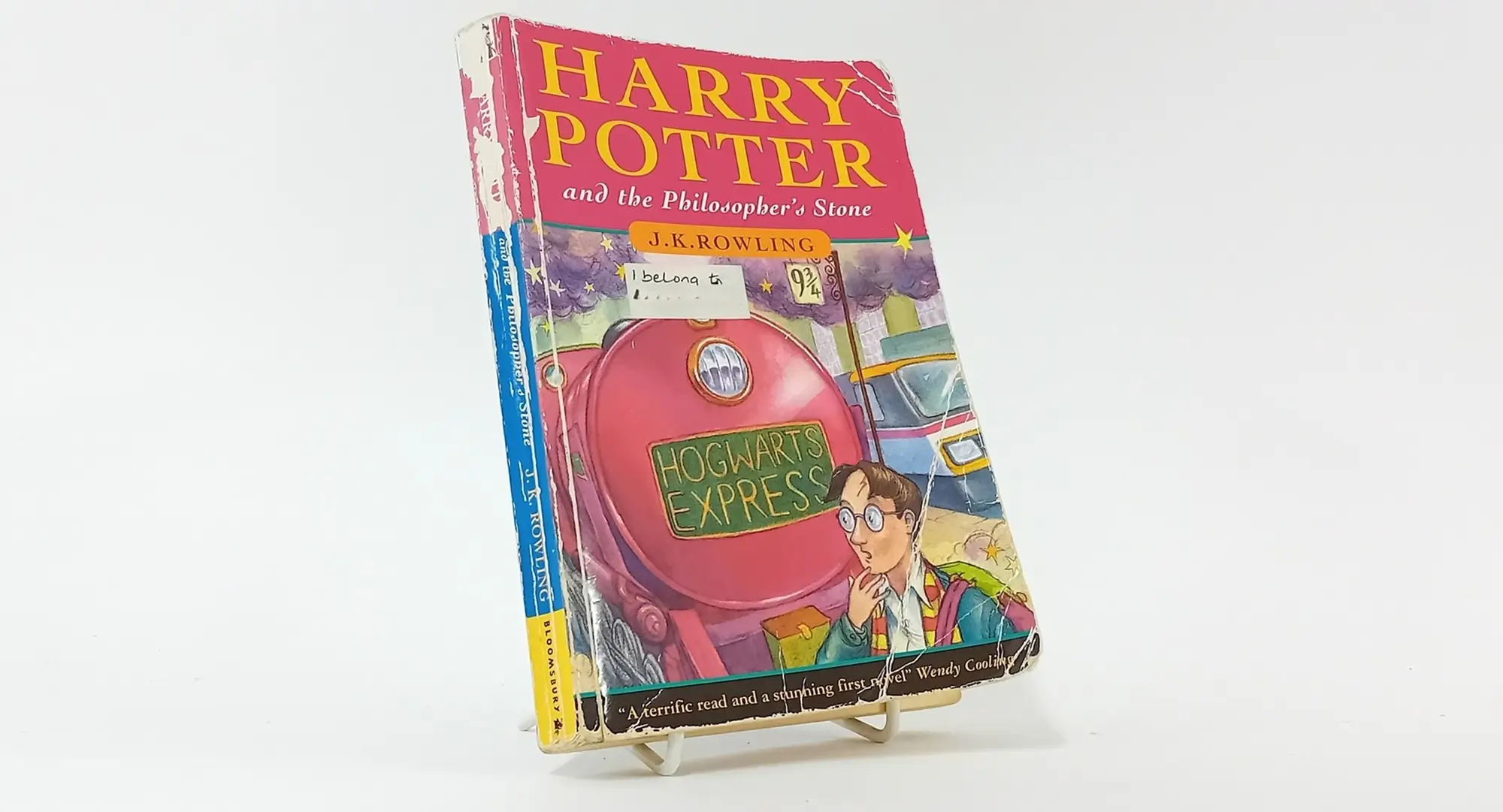 První britské vydání knihy Harry Potter a Kámen mudrců