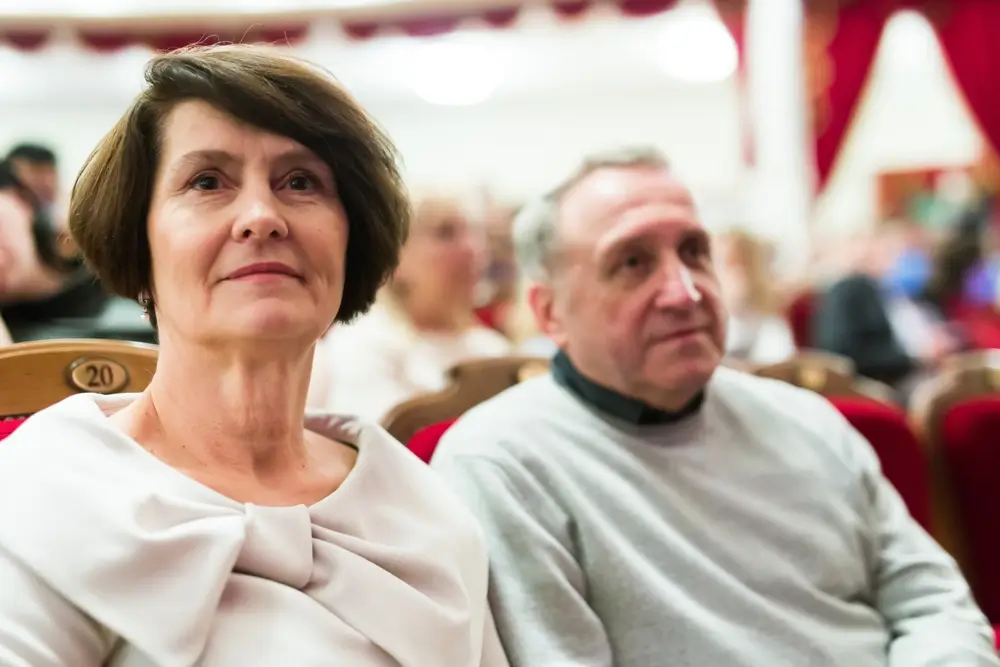 Důchodci v divadle. - SportDeník Senior pas.