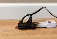 spálený prodlužovací kabel