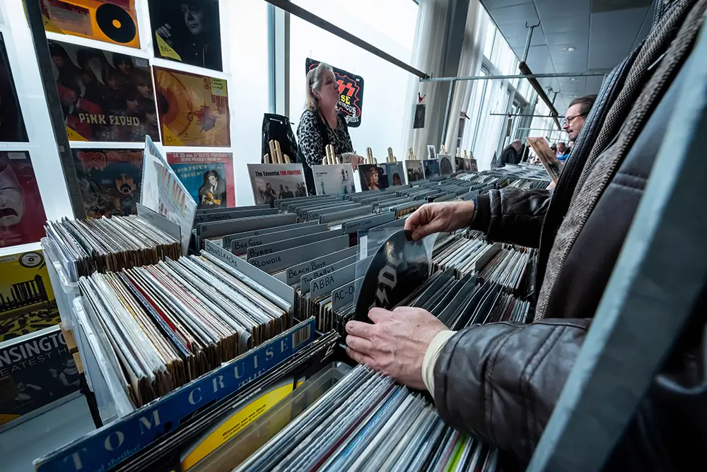 Hodnota desek často závisí na vzácnosti, stavu a jejím příběhu. - SportDeník bazar gramodesek