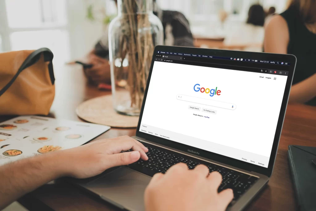 shutterstock_2418801771_optimized - SportDeník práce na PC s Google