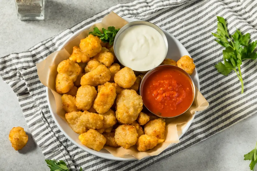 shutterstock_2447227501 - SportDeník cheese curds