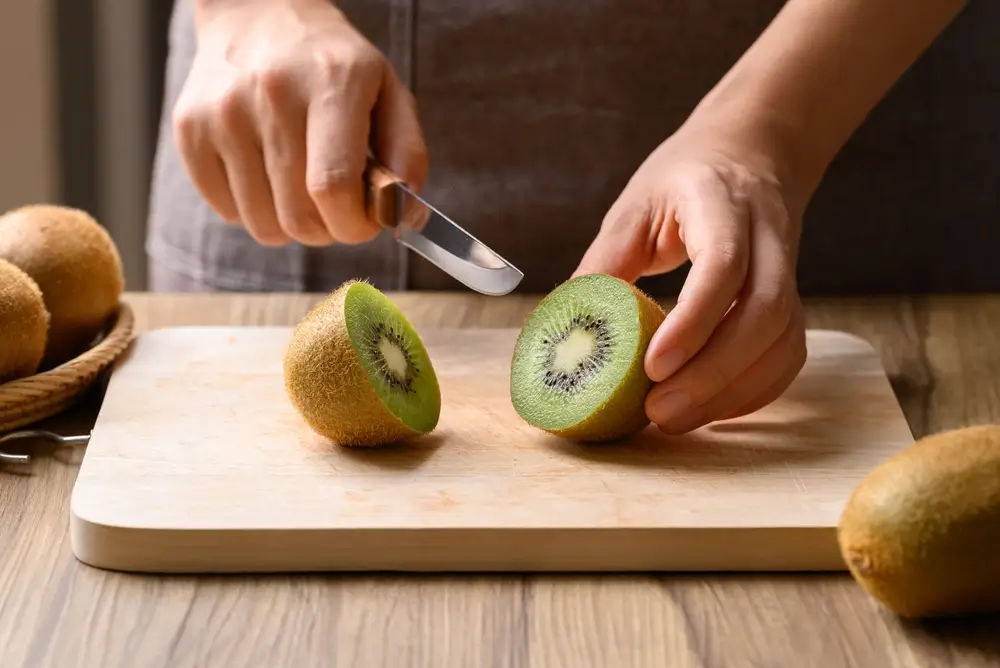 Krájení kiwi - SportDeník Kiwi.