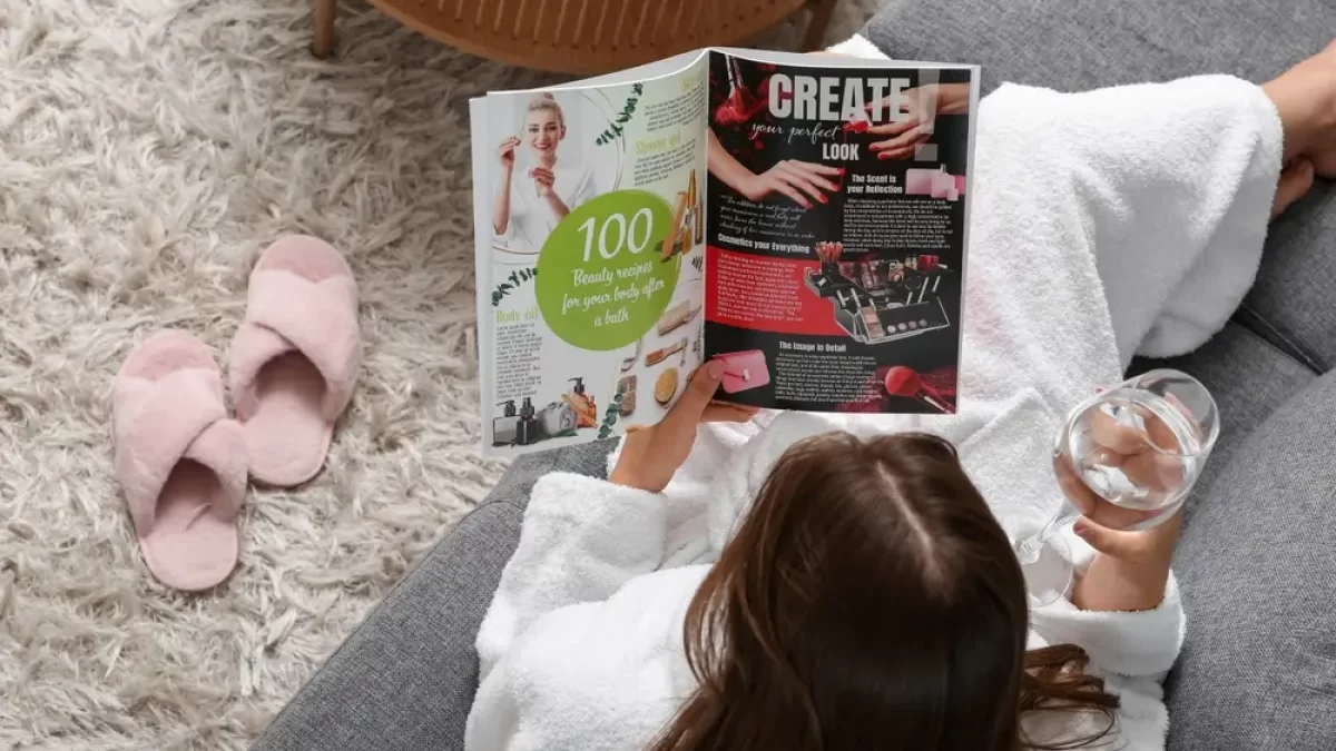 Dívka si čte.