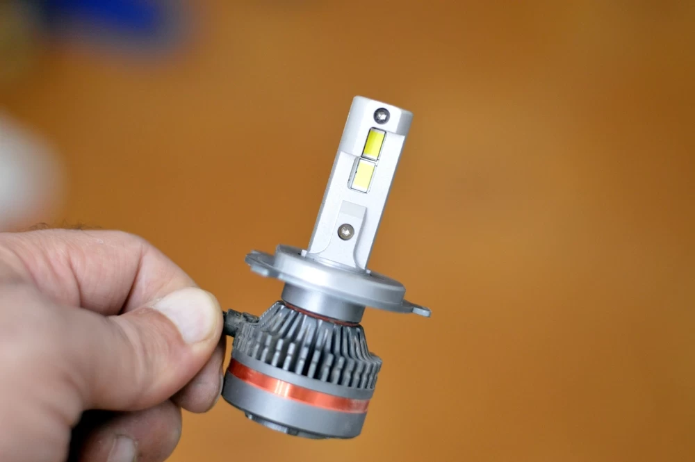Led světlo.
