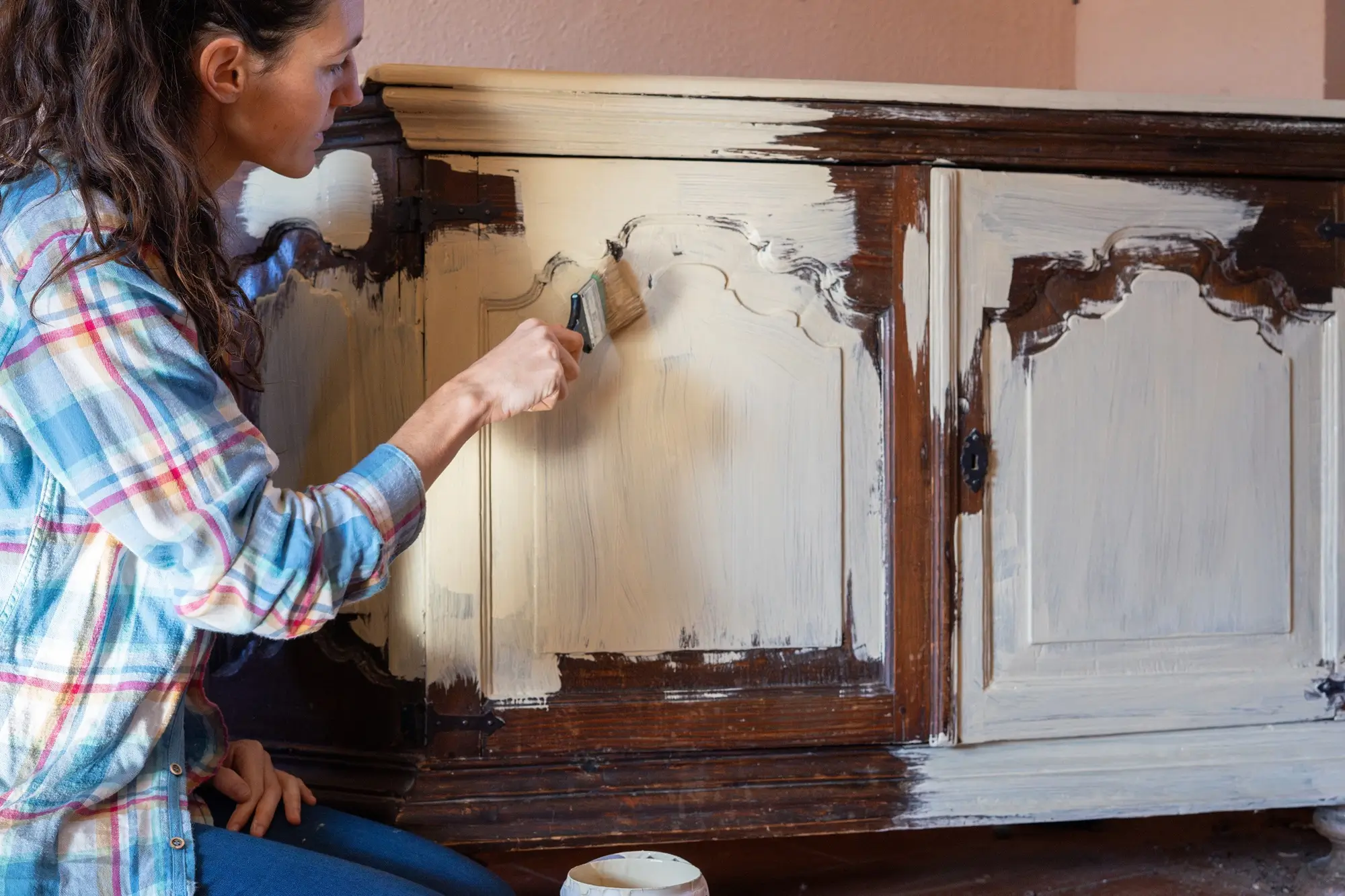 shutterstock_2575546305 - SportDeník Renovace spodní části kredence