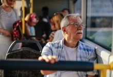 Senior v autobuse