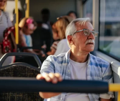 Senior v autobuse