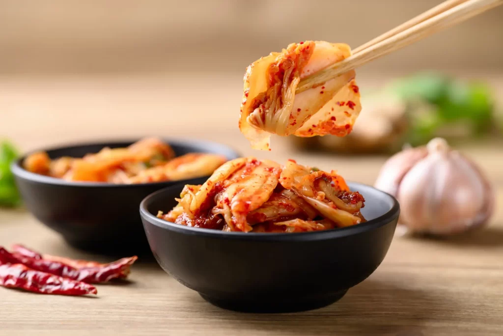 Shutterstock_2296150583 - SportDeník Miska s porcí kimchi