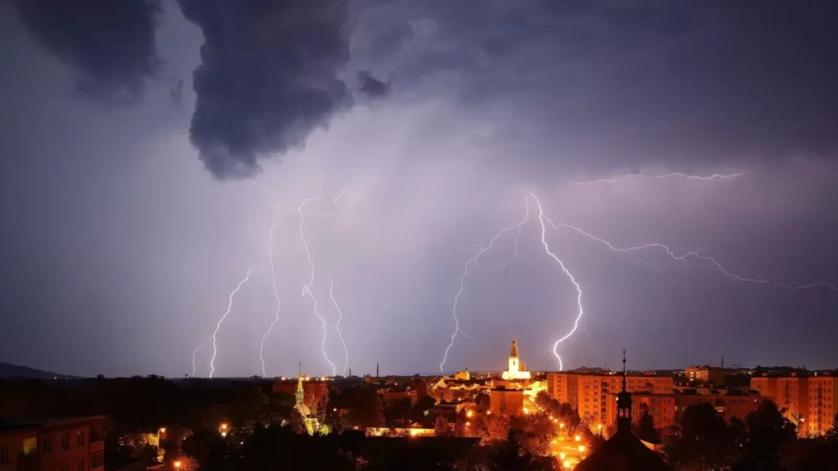 Blesky nad městem